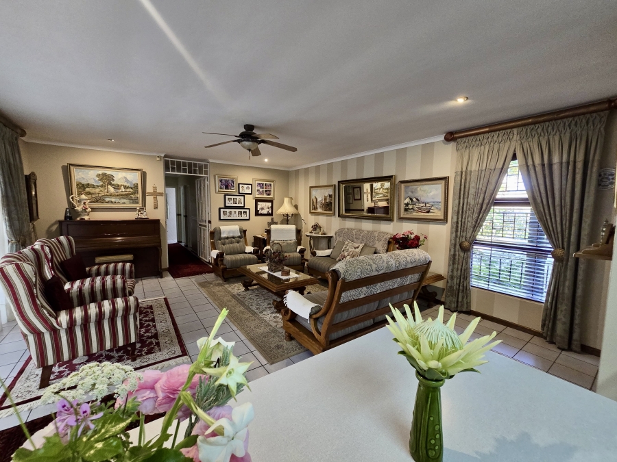 4 Bedroom Property for Sale in Loerie Park Western Cape